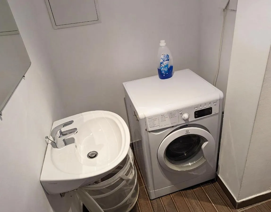 Private Lowerground Floor Apartment In Schonbrunn /W Free Parking Viena Austria