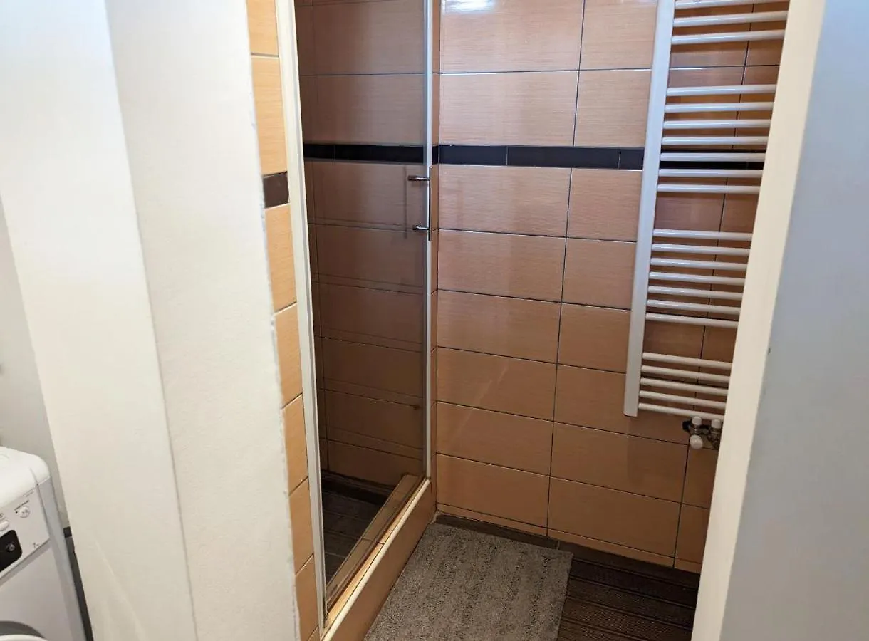Private Lowerground Floor Apartment In Schonbrunn /W Free Parking Viena 0*,  Austria
