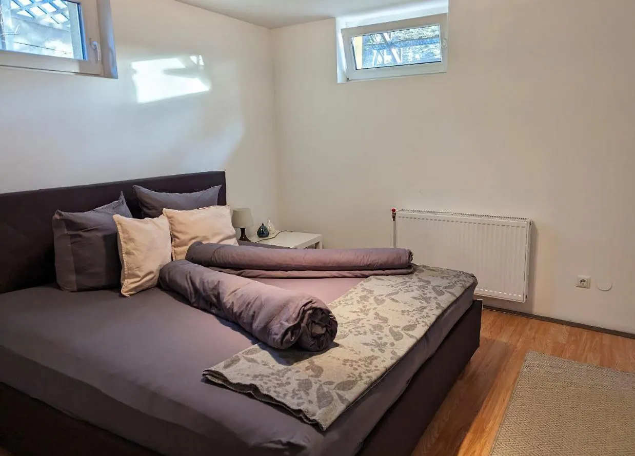 Private Lowerground Floor Apartment In Schonbrunn /W Free Parking Viena