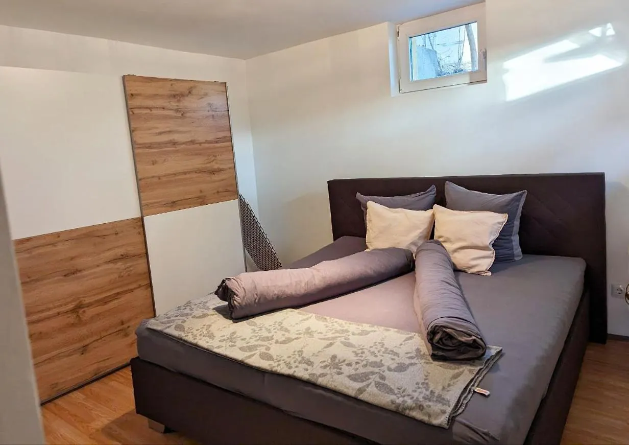 Private Lowerground Floor Apartment In Schonbrunn /W Free Parking Viena